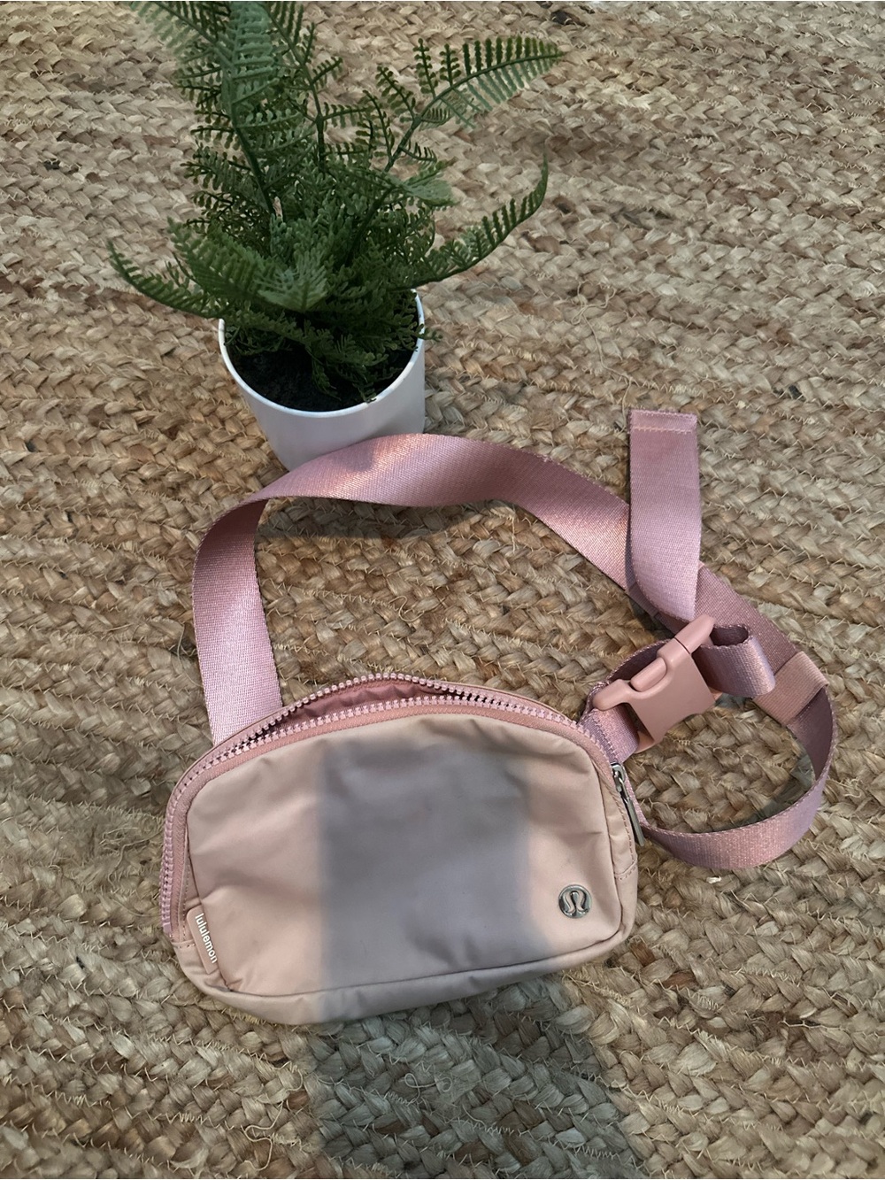 LULULEMON EVERYWHERE BELT BAG 1L